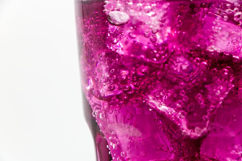 Fountain soft drink with ice and straw